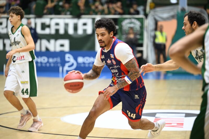 La reazione finale non basta: La T Gema cade contro Avellino al Pala Del Mauro