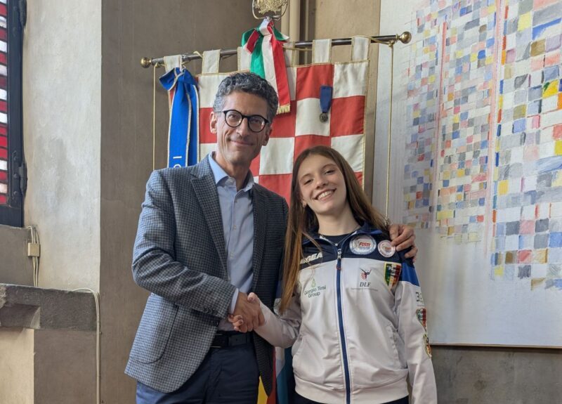 Sveva Lucarelli omaggiata in Comune dal sindaco Capecchi